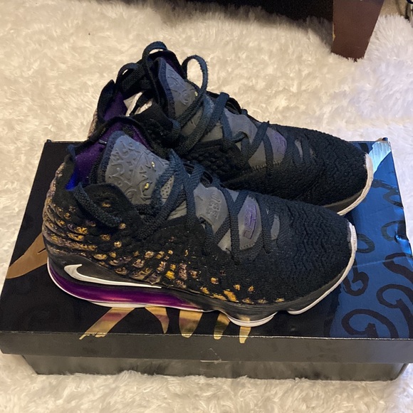 Lebron 17 Lakers, SIZE 7.5 (with box) - Picture 2 of 3